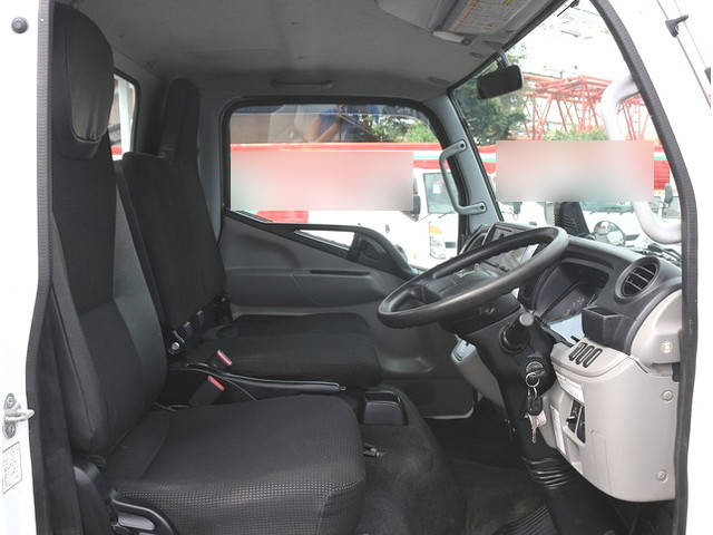 三菱ふそうキャンター平ボディ小型（2t・3t）[写真20]