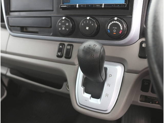 三菱ふそうキャンター平ボディ小型（2t・3t）[写真25]