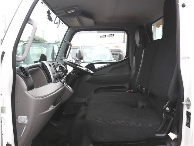 三菱ふそうキャンター平ボディ小型（2t・3t）[写真33]