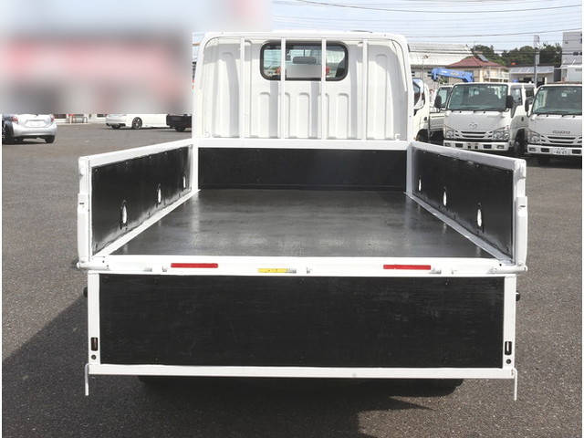 三菱ふそうキャンター平ボディ小型（2t・3t）[写真07]