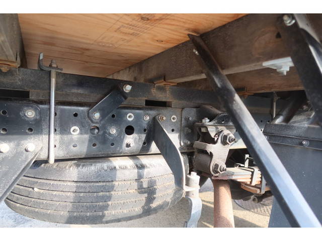 三菱ふそうキャンター平ボディ小型（2t・3t）[写真14]