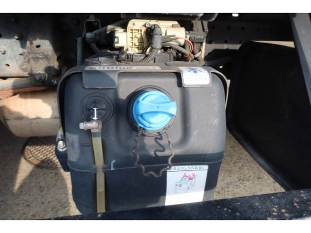 三菱ふそうキャンター平ボディ小型（2t・3t）[写真17]