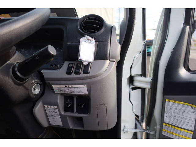 三菱ふそうキャンター平ボディ小型（2t・3t）[写真29]