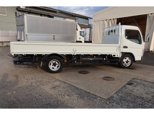 三菱ふそうキャンター平ボディ小型（2t・3t）[写真07]