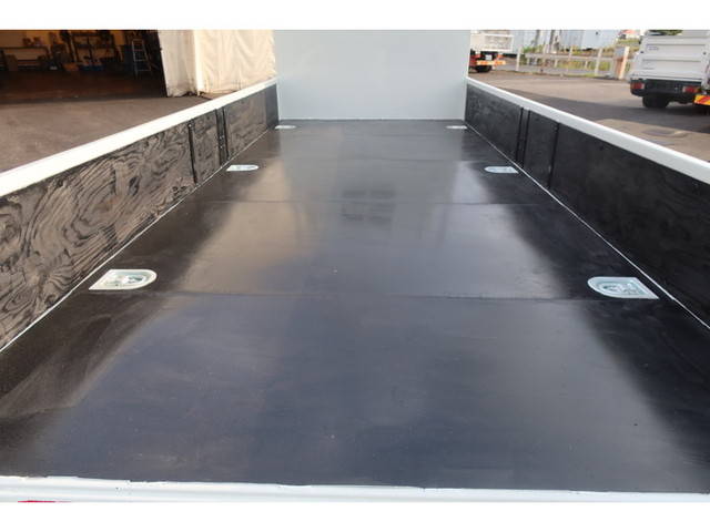 三菱ふそうキャンター平ボディ小型（2t・3t）[写真09]