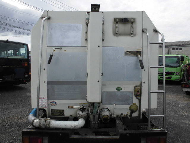 いすゞエルフバキュームカー小型（2t・3t）[写真13]