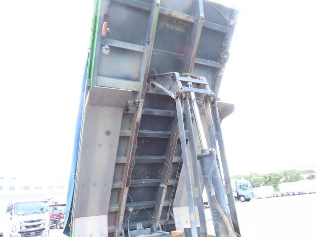 いすゞギガダンプ大型（10t）[写真29]