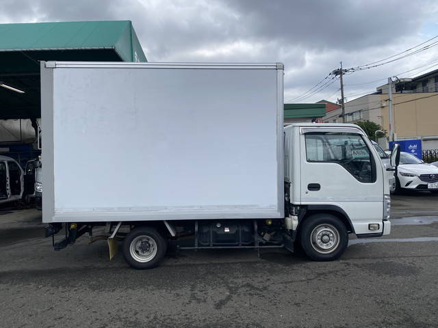 いすゞエルフパネルバン小型（2t・3t）[写真04]