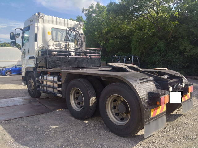 いすゞギガトレーラーヘッド（トラクターヘッド）大型（10t）[写真02]