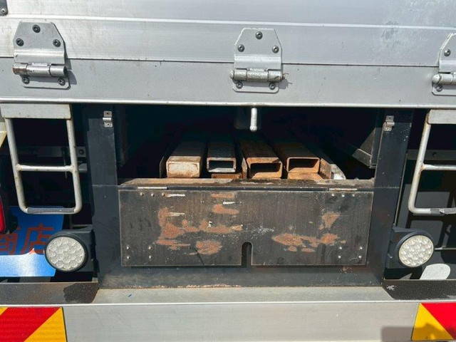 いすゞギガアルミブロック大型（10t）[写真11]