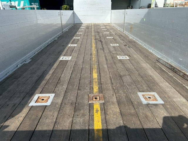 いすゞギガアルミブロック大型（10t）[写真05]