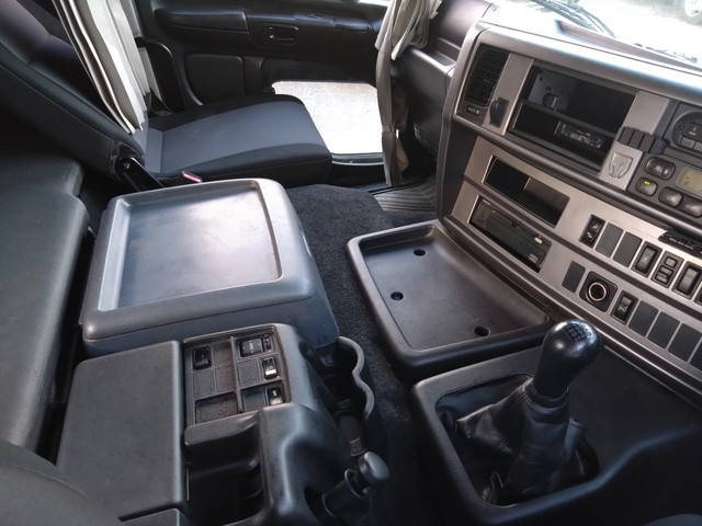 日野プロフィアトレーラーヘッド（トラクターヘッド）大型（10t）[写真23]