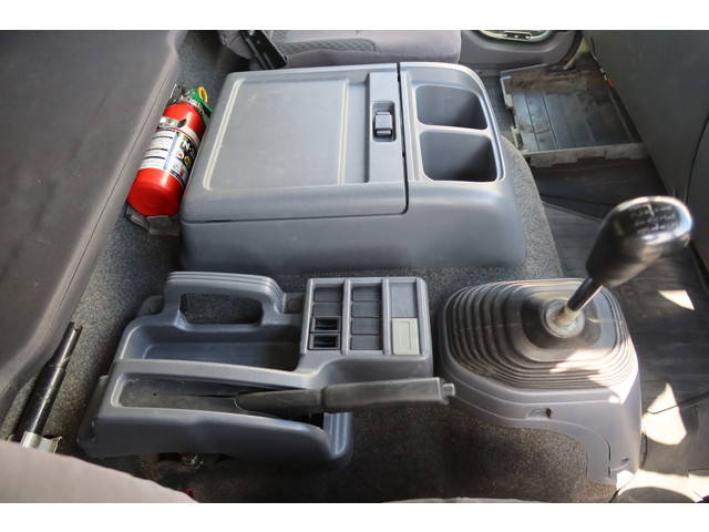 いすゞフォワードアルミウイング中型（4t）[写真30]