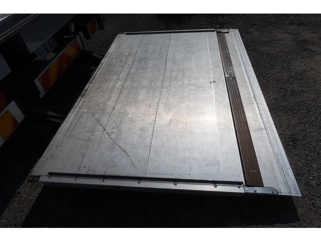 いすゞフォワードアルミウイング中型（4t）[写真08]