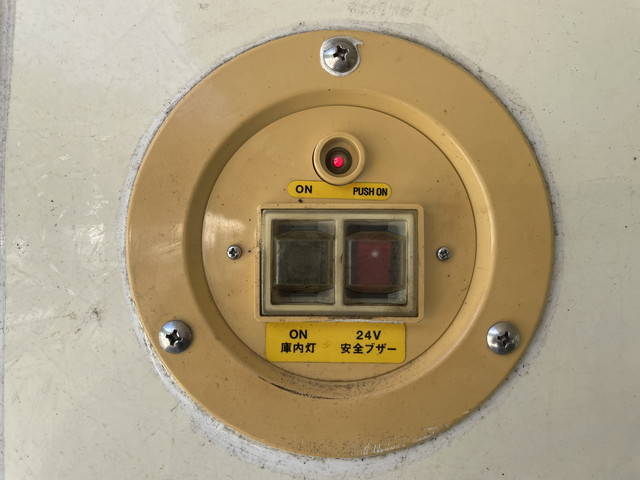 いすゞエルフ冷凍車（冷蔵車）小型（2t・3t）[写真17]