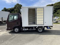 いすゞエルフ冷凍車（冷蔵車）小型（2t・3t）[写真07]