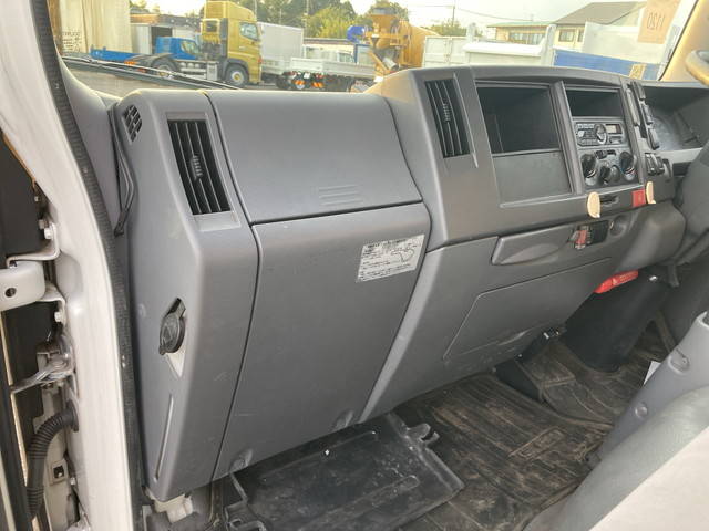 いすゞエルフパネルバン小型（2t・3t）[写真32]