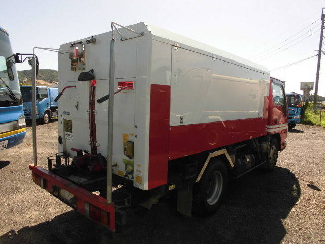 いすゞエルフバキュームカー小型（2t・3t）[写真03]