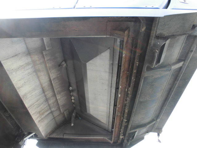 UDトラックスコンドルパッカー車（塵芥車）中型（4t）[写真10]