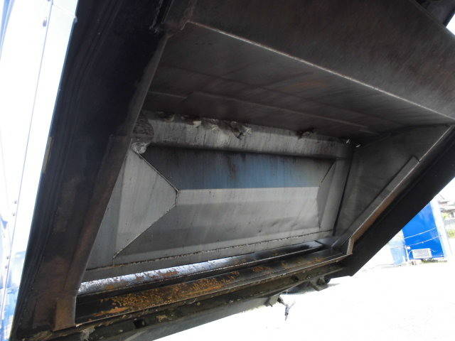 UDトラックスコンドルパッカー車（塵芥車）中型（4t）[写真13]