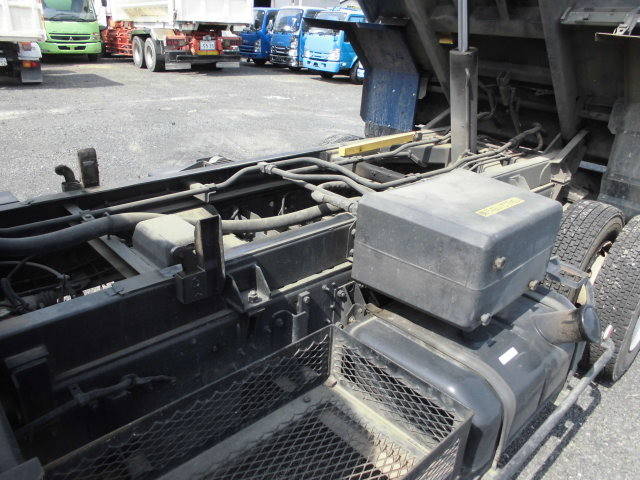 UDトラックスコンドルパッカー車（塵芥車）中型（4t）[写真18]