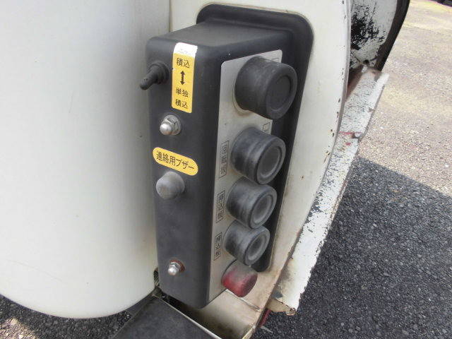 三菱ふそうファイターパッカー車（塵芥車）中型（4t）[写真06]