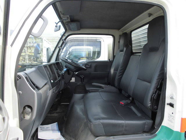 いすゞエルフバキュームカー小型（2t・3t）[写真18]