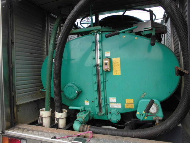 いすゞエルフバキュームカー小型（2t・3t）[写真04]