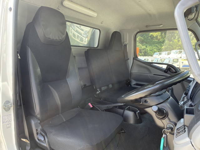 三菱ふそうキャンターアルミウイング小型（2t・3t）[写真31]