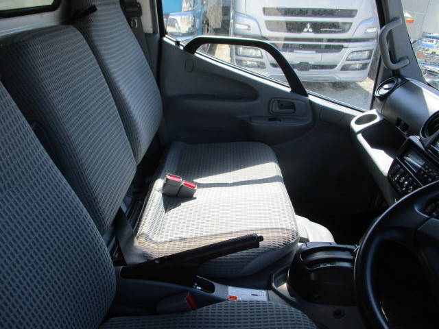 日野デュトロ冷凍車（冷蔵車）小型（2t・3t）[写真24]