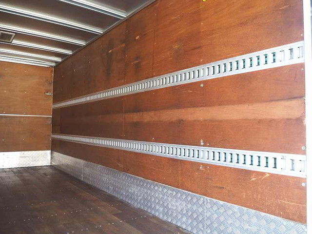 いすゞエルフアルミバン小型（2t・3t）[写真25]