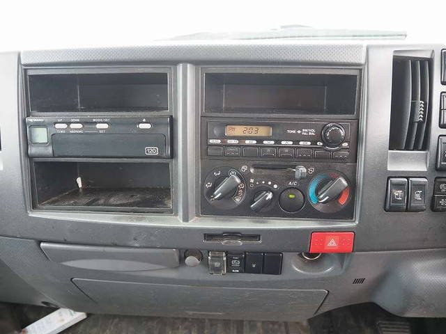 いすゞエルフパネルバン小型（2t・3t）[写真38]