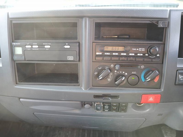 いすゞエルフアルミバン小型（2t・3t）[写真38]