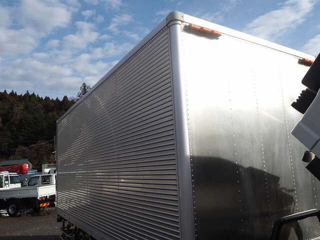 いすゞエルフアルミバン小型（2t・3t）[写真09]