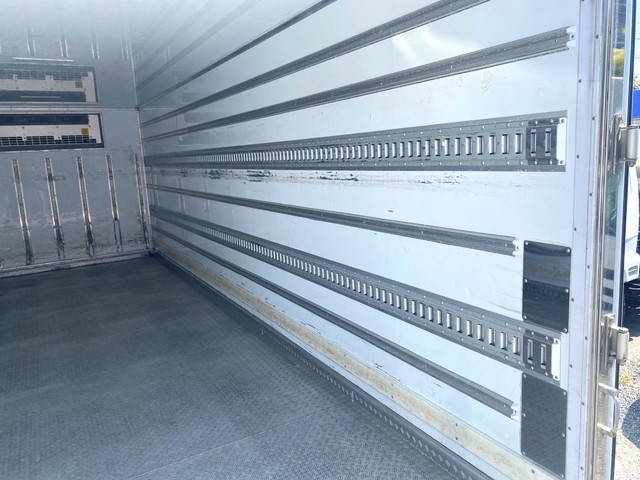 いすゞフォワード冷凍車（冷蔵車）中型（4t）[写真11]