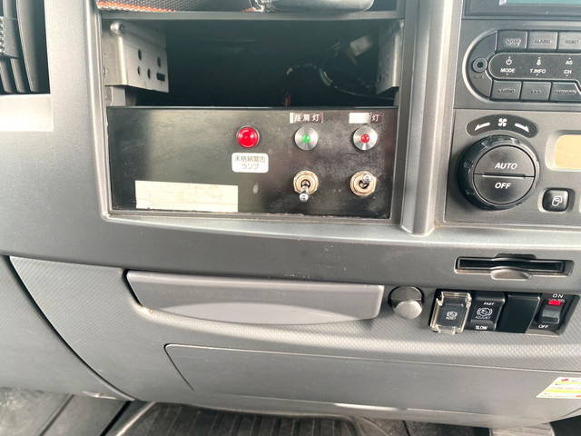 いすゞフォワード冷凍車（冷蔵車）中型（4t）[写真32]