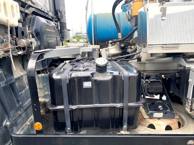 いすゞギガミキサー車（コンクリートミキサー）大型（10t）[写真12]