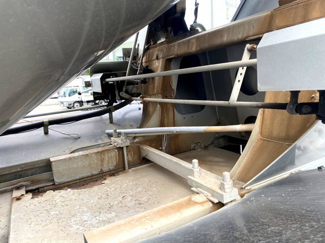 いすゞギガミキサー車（コンクリートミキサー）大型（10t）[写真15]