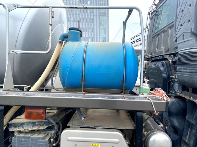 いすゞギガミキサー車（コンクリートミキサー）大型（10t）[写真08]
