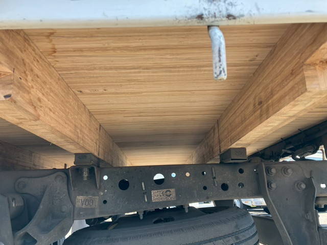 いすゞエルフ平ボディ小型（2t・3t）[写真30]