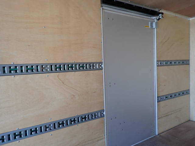 三菱ふそうキャンターアルミバン小型（2t・3t）[写真15]