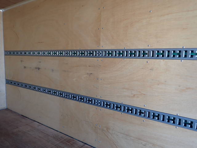 三菱ふそうキャンターアルミバン小型（2t・3t）[写真16]