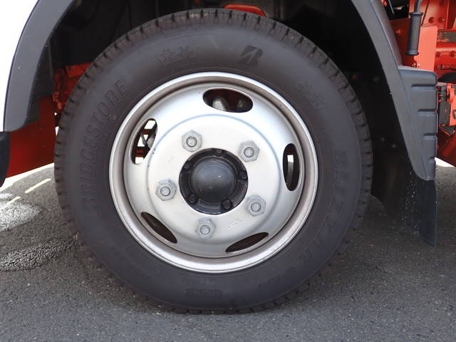 三菱ふそうキャンターアルミバン小型（2t・3t）[写真24]