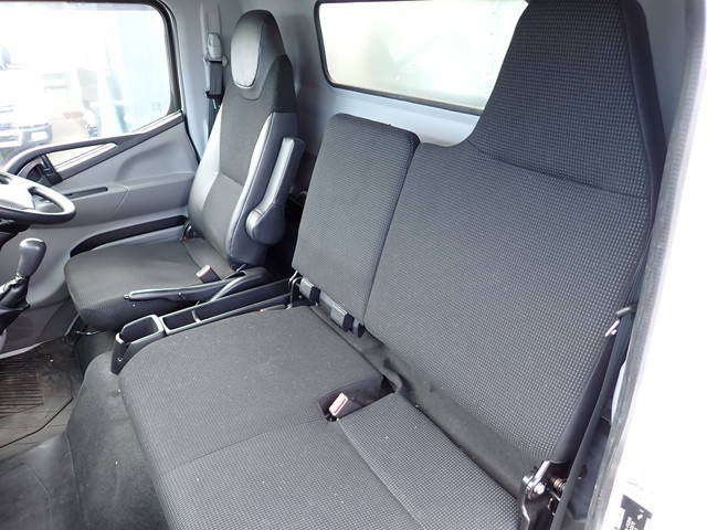 三菱ふそうキャンターアルミバン小型（2t・3t）[写真36]