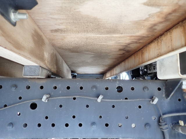 いすゞエルフ平ボディ小型（2t・3t）[写真12]