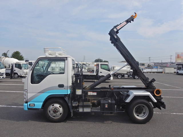 いすゞエルフコンテナ専用車小型（2t・3t）[写真22]