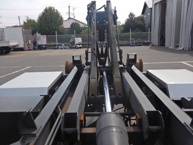 いすゞエルフコンテナ専用車小型（2t・3t）[写真24]