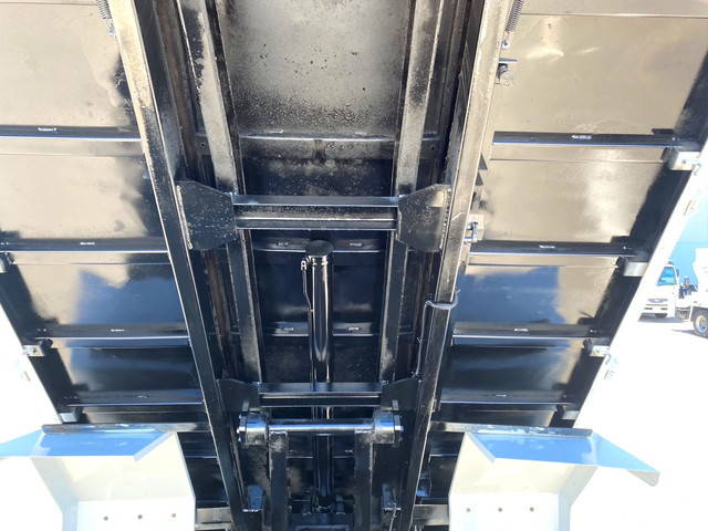 いすゞエルフローダーダンプ小型（2t・3t）[写真13]