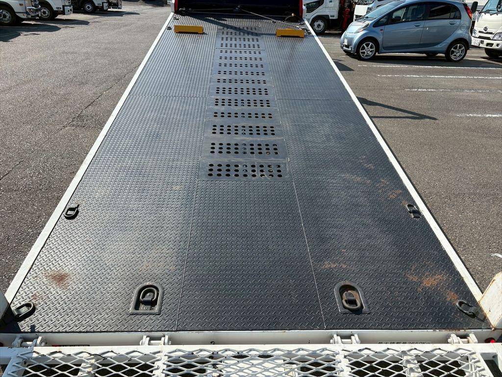 いすゞフォワードセーフティローダー中型（4t）[写真10]