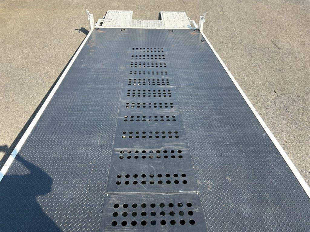 いすゞフォワードセーフティローダー中型（4t）[写真11]